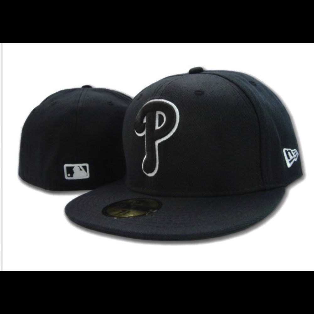 PHILLIES NEW ERA Fitted Hat in Deep Black — Size 7